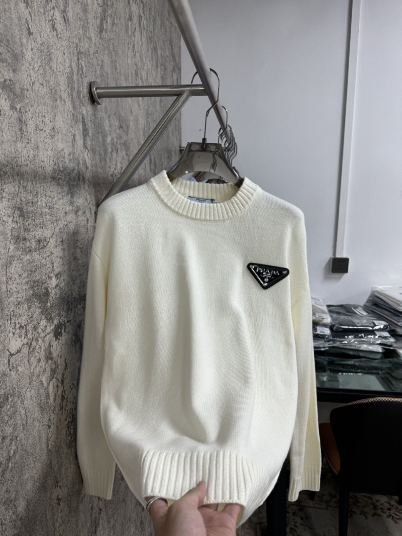 Pra*a sweater